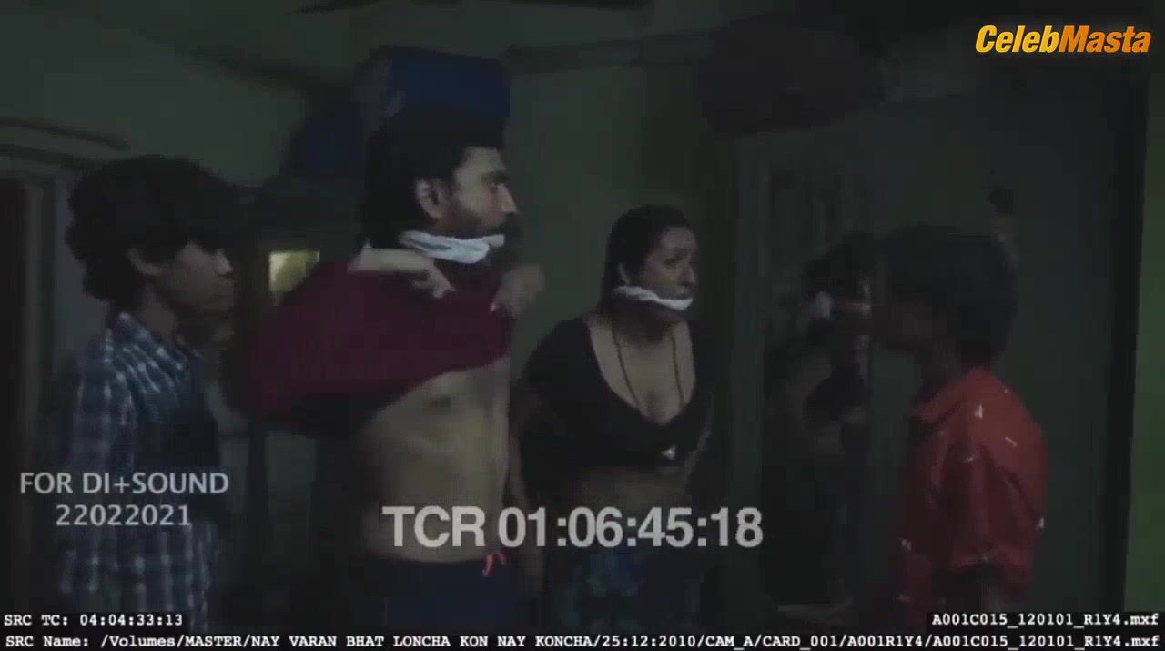 Kashmira Shah Boobs, Underwear Scene In Nay Varan Bhat - Photo 1 of 5