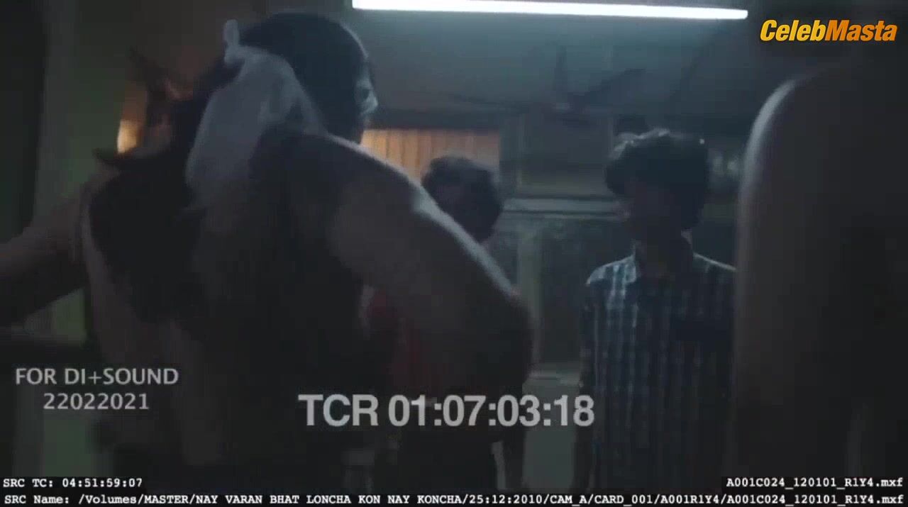 Kashmira Shah Boobs, Underwear Scene In Nay Varan Bhat - Photo 1 of 5 photo 2