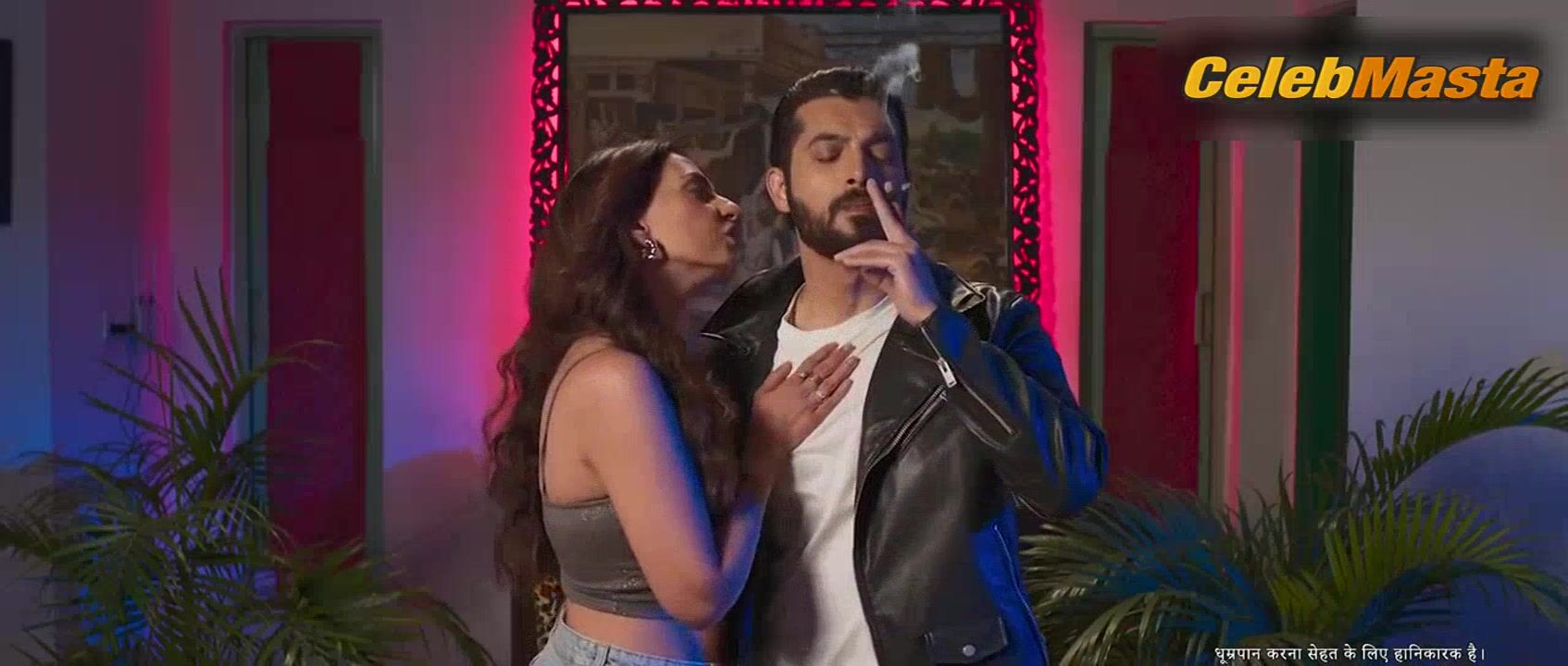 Donna Munshi And Navina Bole Bare Hot Scene In Ek Anjaan - Photo 1 of 5 photo 2
