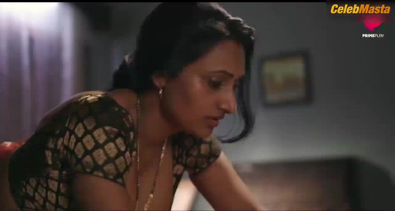 Jayshree Gaikwad Ass, Tits Scene From Paglet - Photo 2 of 5