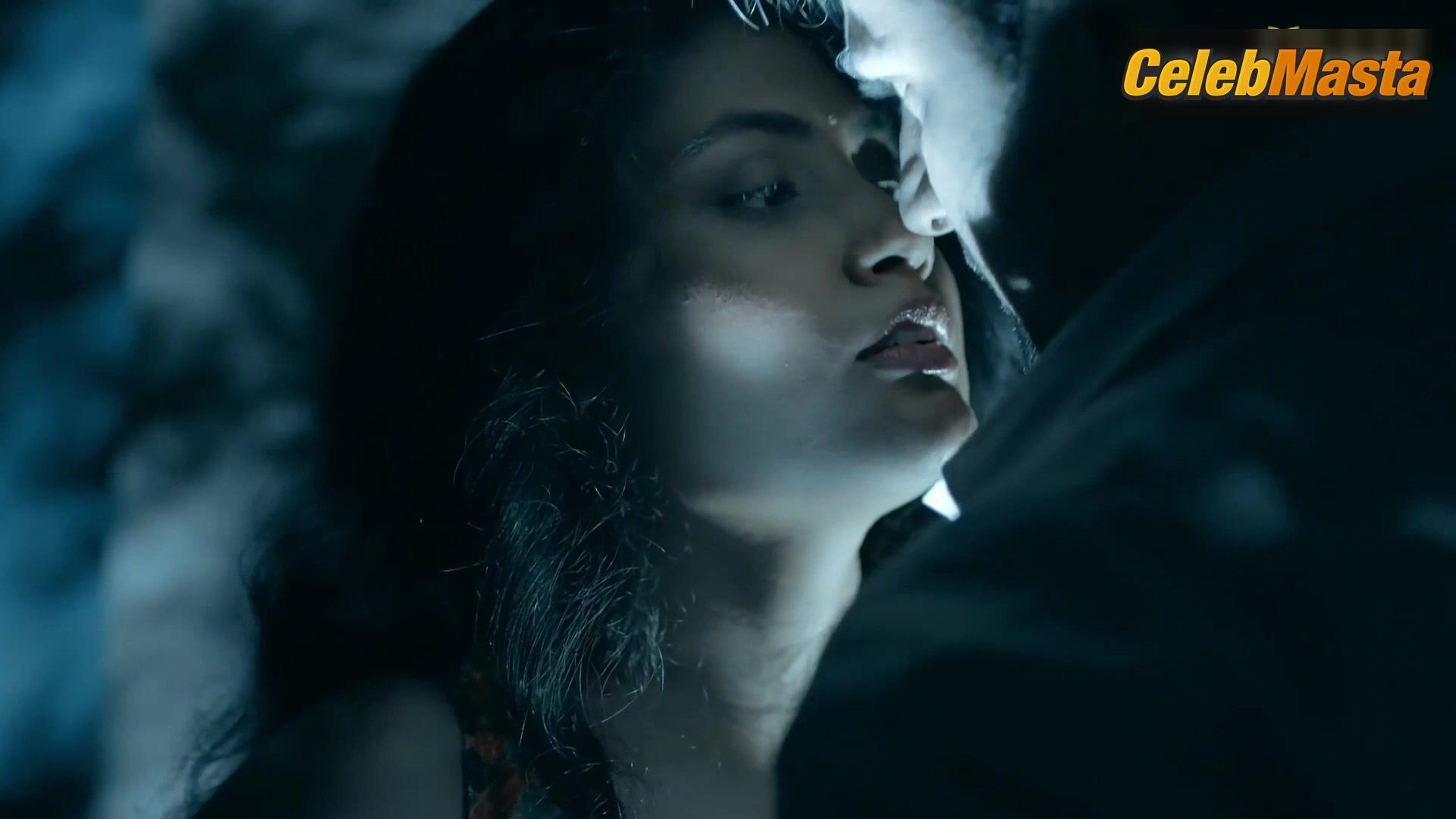 Manvi Chugh Boobs Scene In Rikshawala - Photo 4 of 5 photo 2