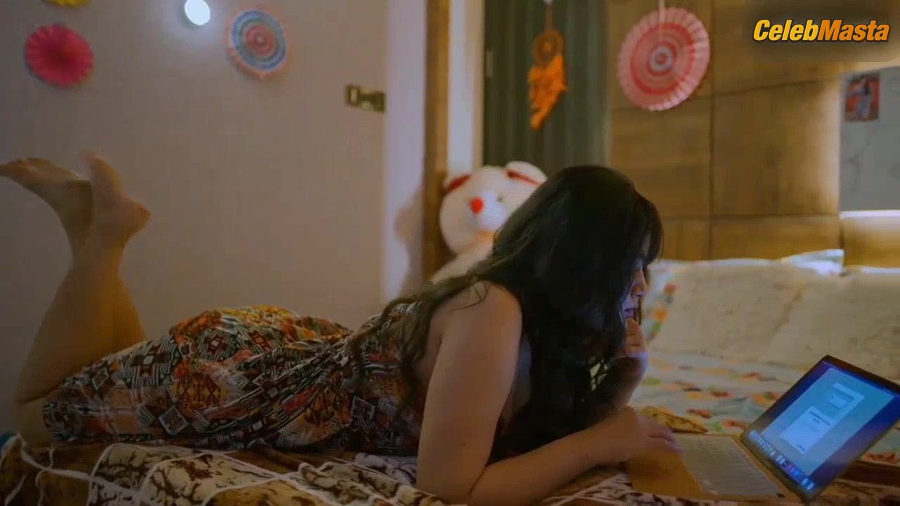 Manvi Chugh ’s Booty Scene In Rikshawala - Photo 5 of 5 photo 1