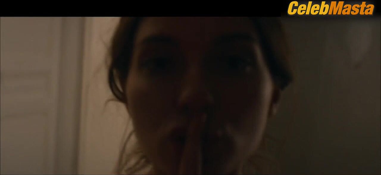Maria Valverde Boobs Scene In Diving - Photo 1 of 5 photo 4