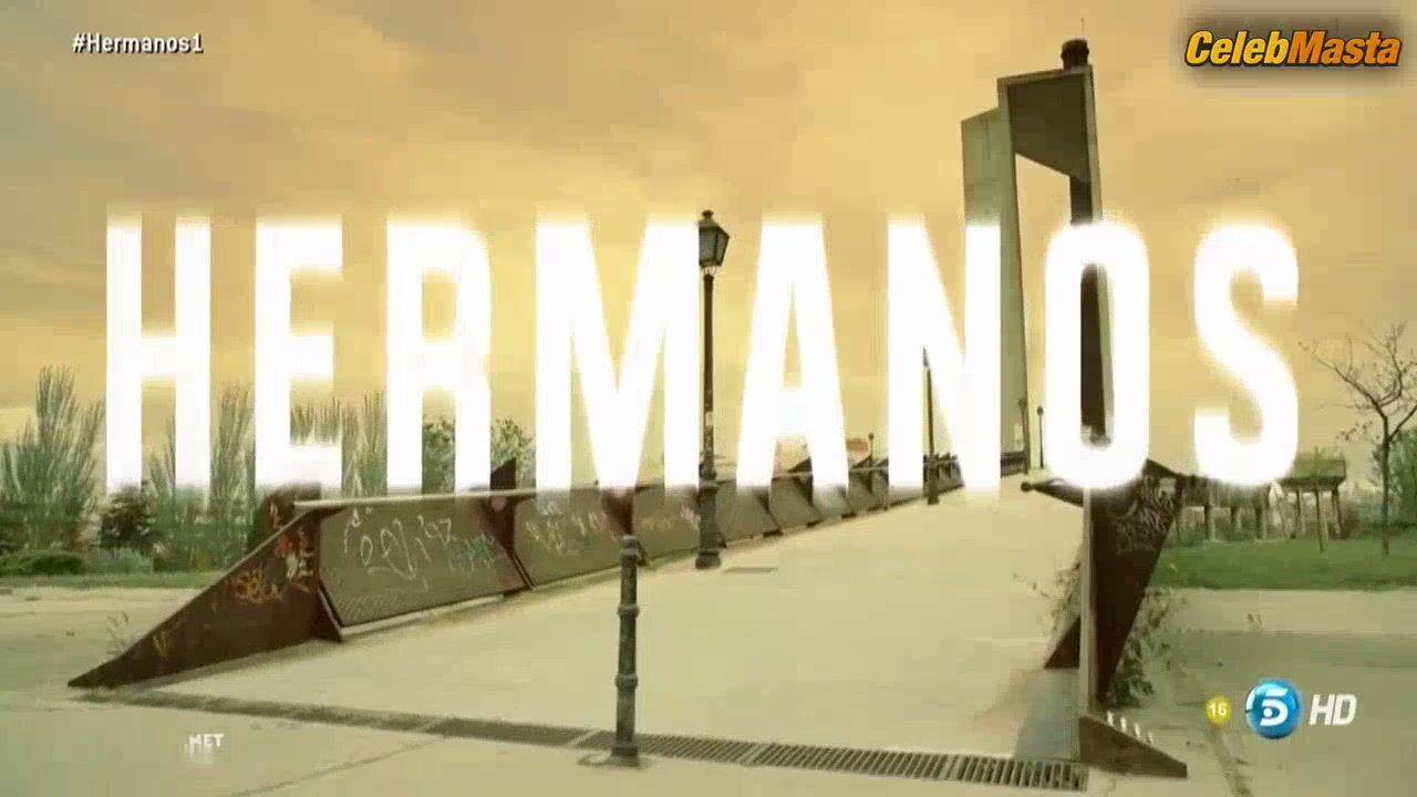Maria Valverde Booty, Tits Scene In Hermanos - Photo 1 of 5