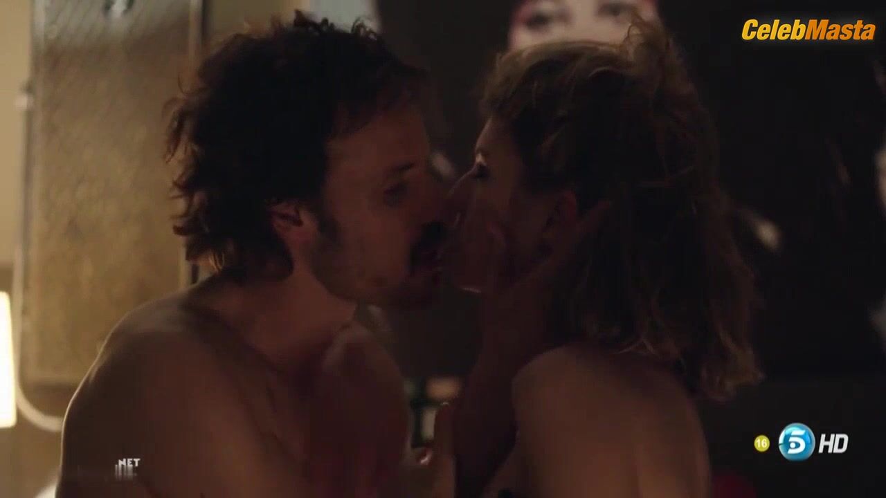 Maria Valverde Booty, Tits Scene In Hermanos - Photo 1 of 5 photo 4