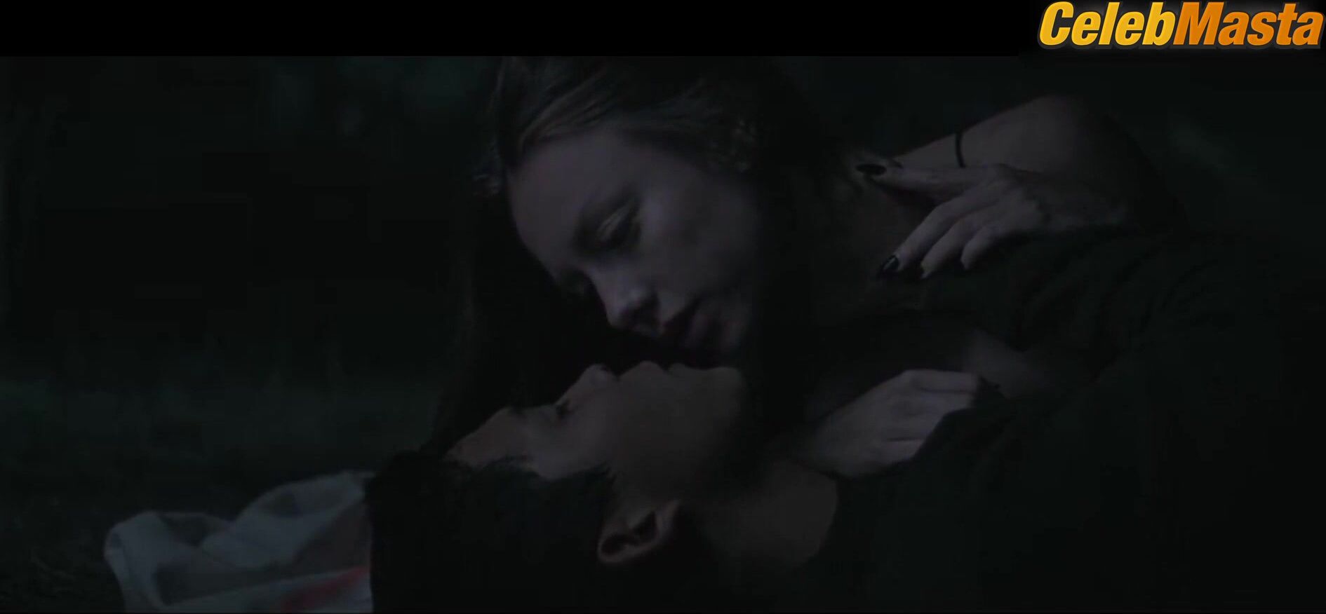 Ester Exposito Reveals Hot Body Scene In Lost In The Night - Photo 3 of 5 photo 4