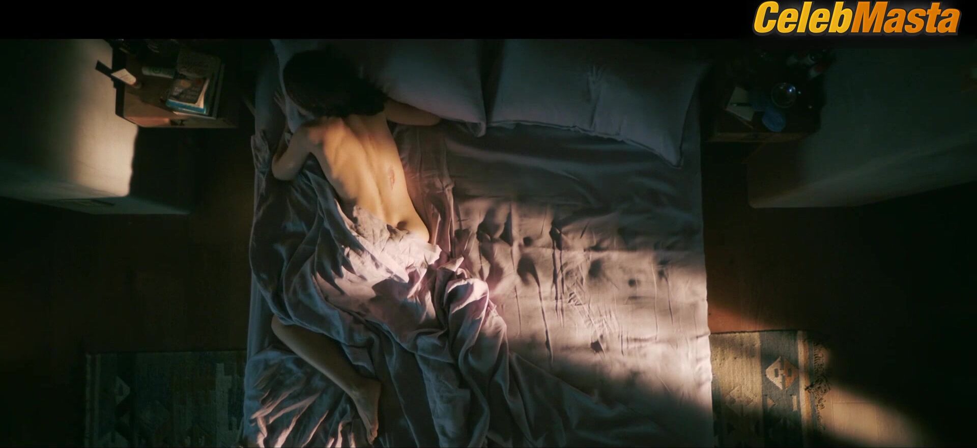 Karolina Wydra Shows Off Sexy Scene In Pluribus - Photo 3 of 5 photo 2