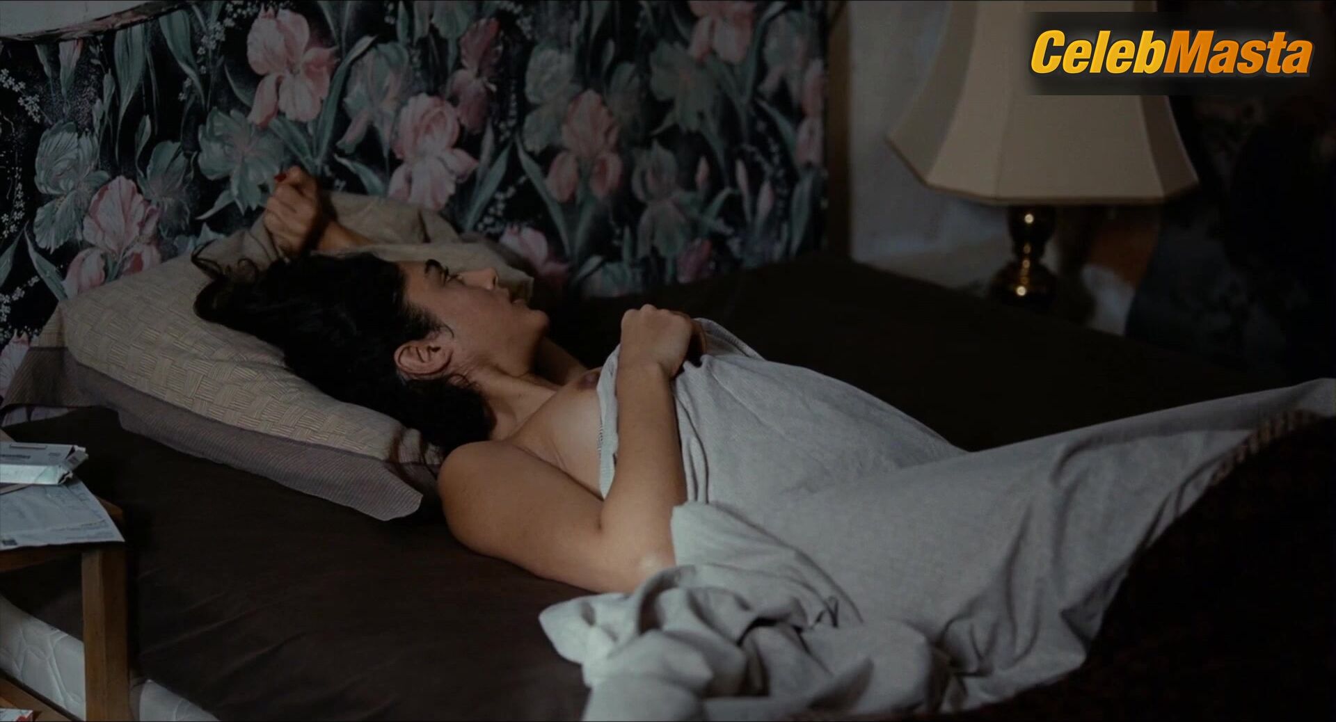 Golshifteh Farahani Bares Breasts Scene In Two Friends - Photo 2 of 5 photo 5