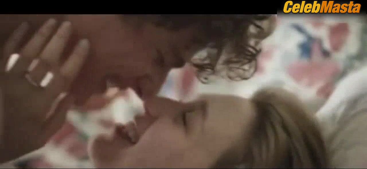 Taissa Farmiga Reveals Sexy Scene In 6 Years - Photo 2 of 5 photo 1