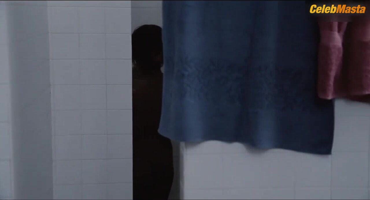 Golshifteh Farahani Boobs Scene In Two Friends - Photo 2 of 5 photo 1