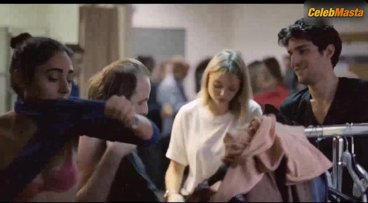 Golshifteh Farahani Boobs Scene In Two Friends - Photo 2 of 5