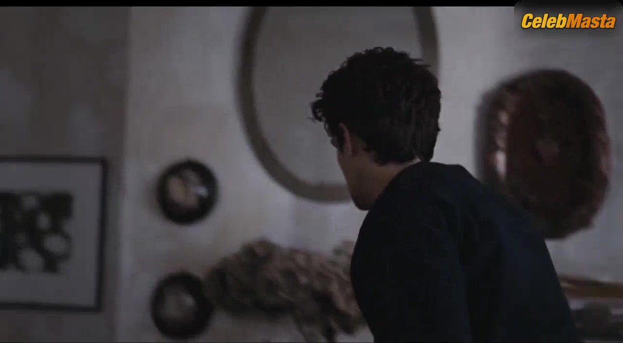 Golshifteh Farahani Boobs Scene In Two Friends - Photo 2 of 5 photo 4