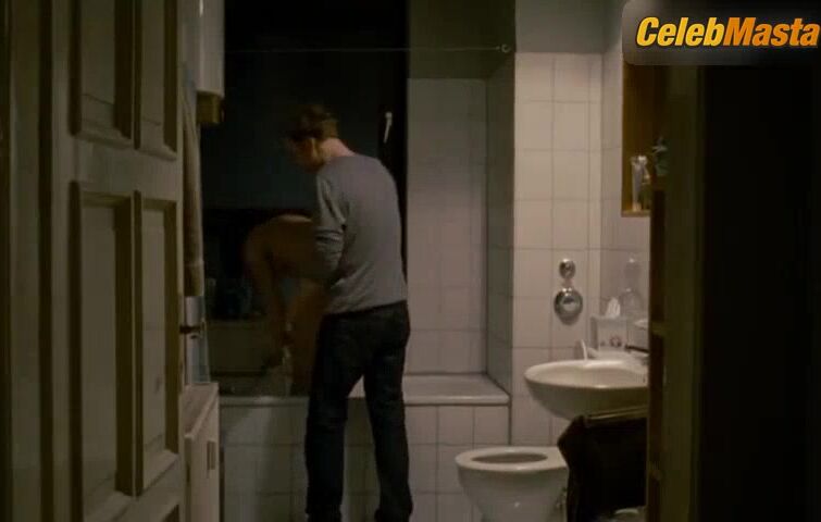 Maja Schone Booty Scene In Der Brand - Photo 2 of 5 photo 5
