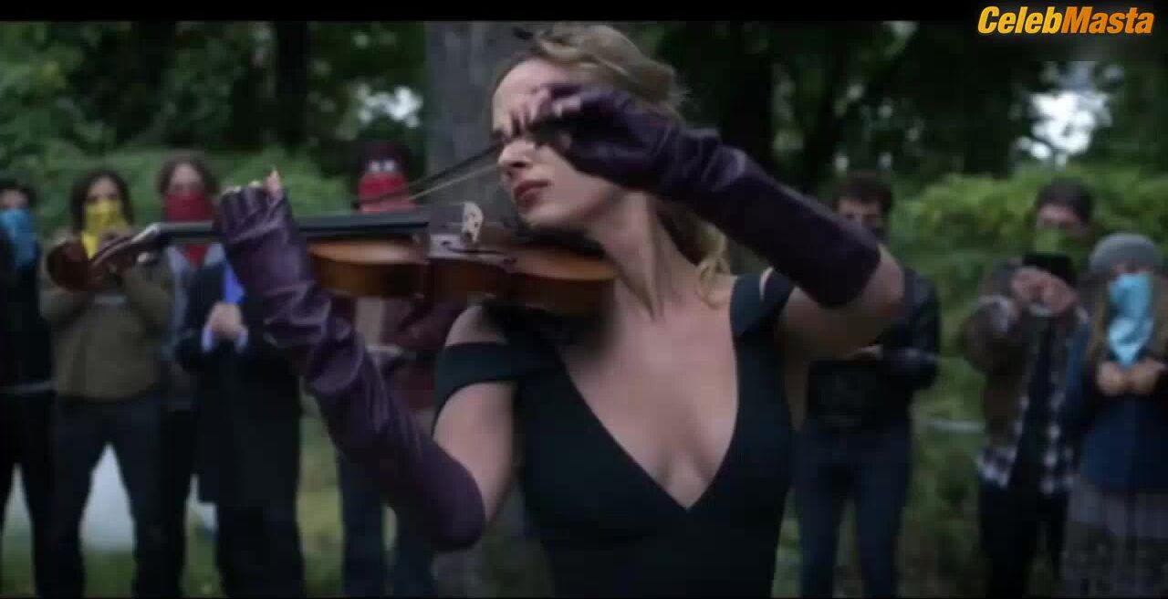Nora Arnezeder Shows Tits In Scene In Leopard Skin - Photo 2 of 5