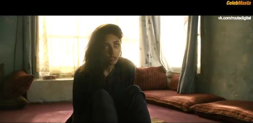 Golshifteh Farahani ’s Underwear Scene In The Patience - Photo 1 of 5 photo 5