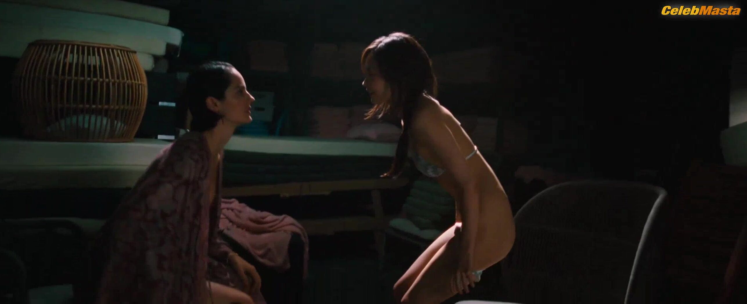 Chacha Huang Noemie Merlant And ’s Lesbian Scene In - Photo 2 of 5 photo 1