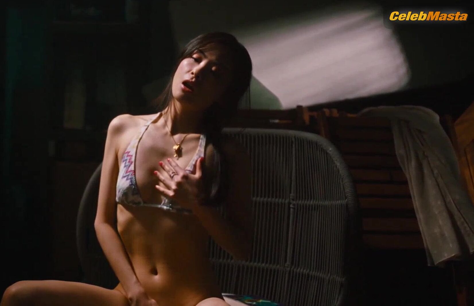 Chacha Huang Noemie Merlant And ’s Lesbian Scene In - Photo 2 of 5 photo 4
