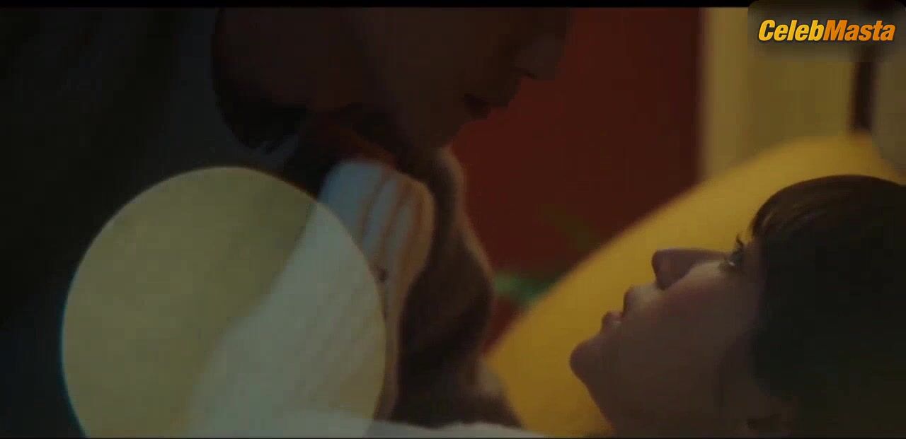 Ahn Hee-yeon ’s Hot Scene In Hit The Spot - Photo 2 of 5 photo 1