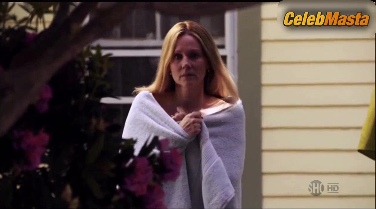 Laura Linney Boobs, Butt Scene In The Big C - Photo 2 of 5 photo 4