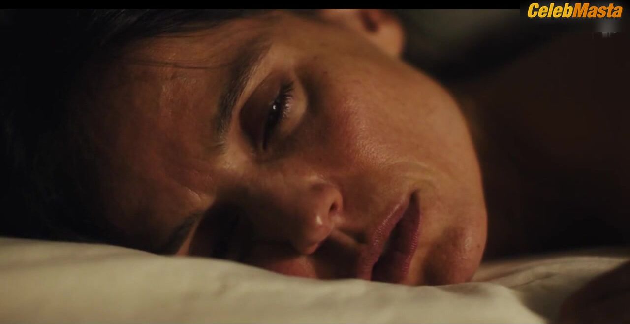 Gaite Jansen Bares Boobs Scene In Jett - Photo 3 of 5 photo 1