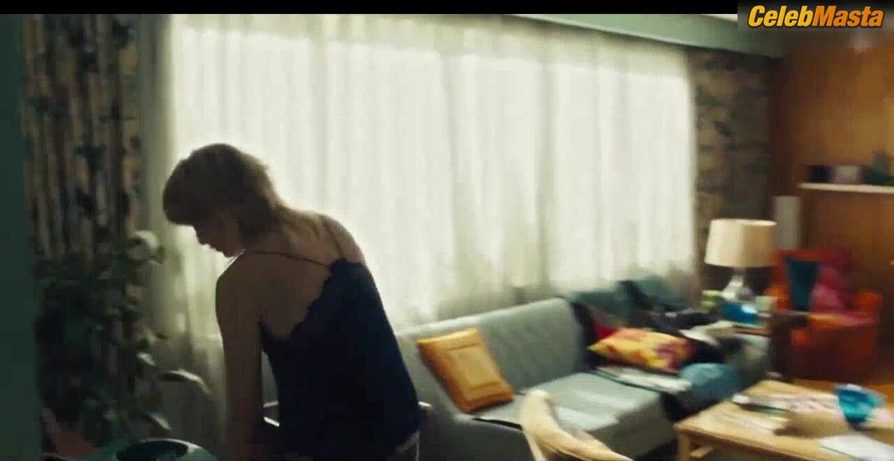 Gaite Jansen Bares Boobs Scene In Jett - Photo 3 of 5 photo 4