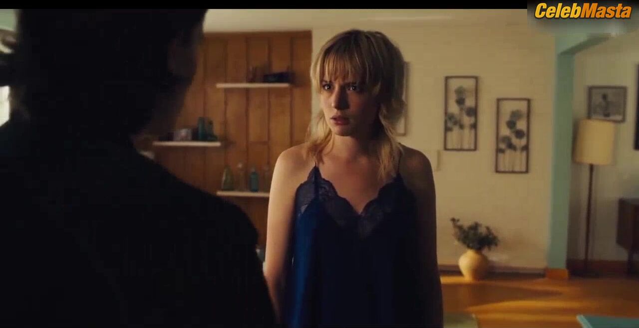 Gaite Jansen Bares Boobs Scene In Jett - Photo 3 of 5 photo 5
