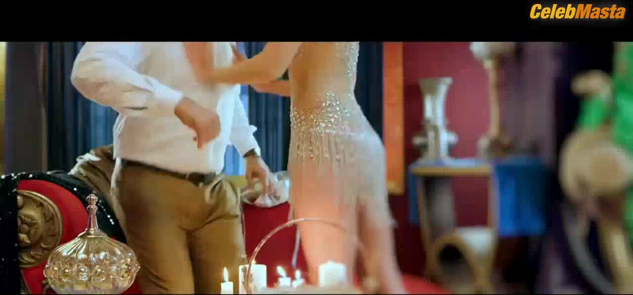Mandana Karimi Reveals Sexy Scene In The Casino - Photo 1 of 5