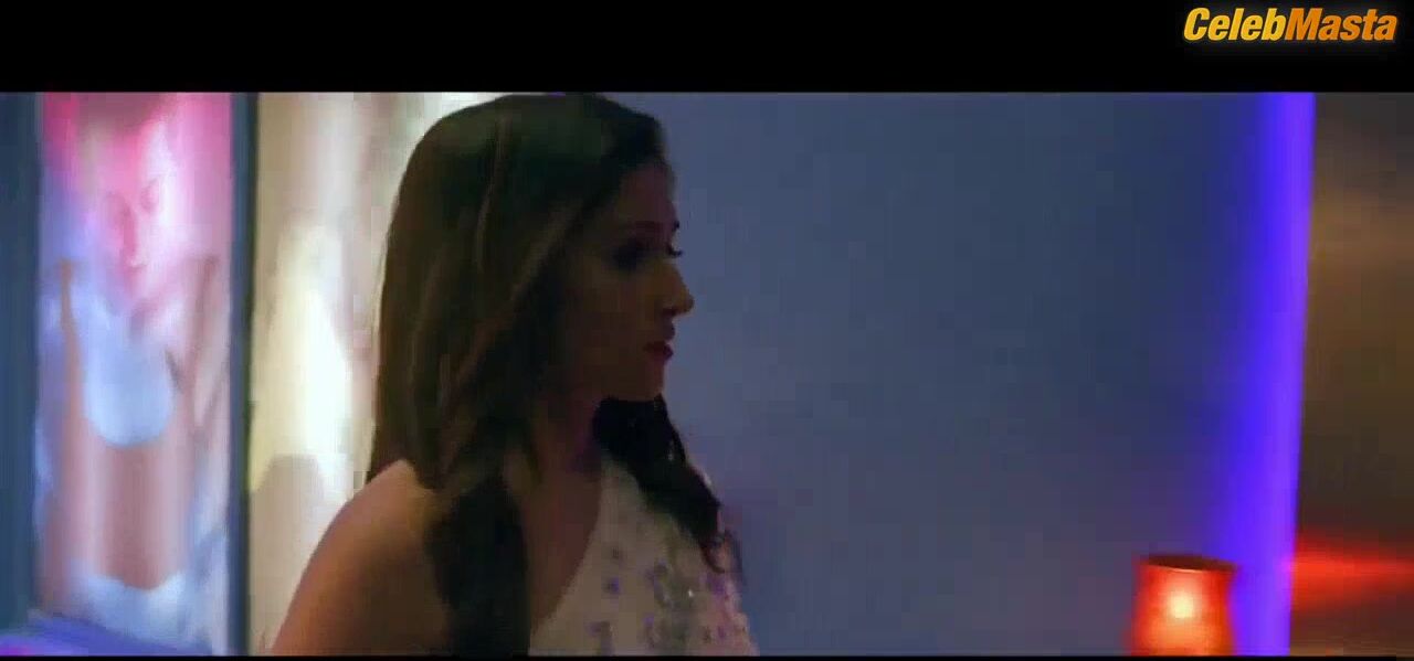 Mandana Karimi Reveals Sexy Scene In The Casino - Photo 1 of 5 photo 5