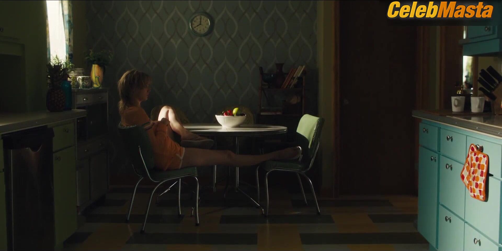 Elena Anaya Gaite Jansen And Boobs Scene In Jett - Photo 2 of 5