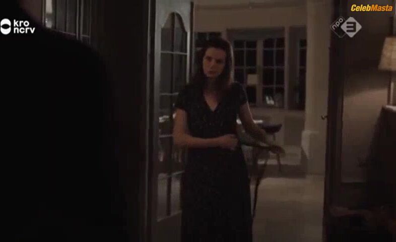Gaite Jansen ’s Booty Scene From Ik Weet Wie Je Bent - Photo 2 of 5