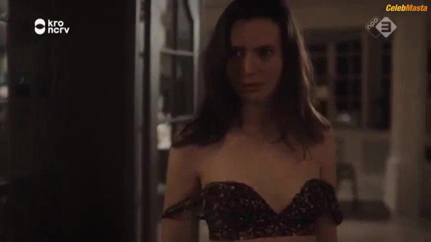 Gaite Jansen ’s Booty Scene From Ik Weet Wie Je Bent - Photo 2 of 5 photo 4