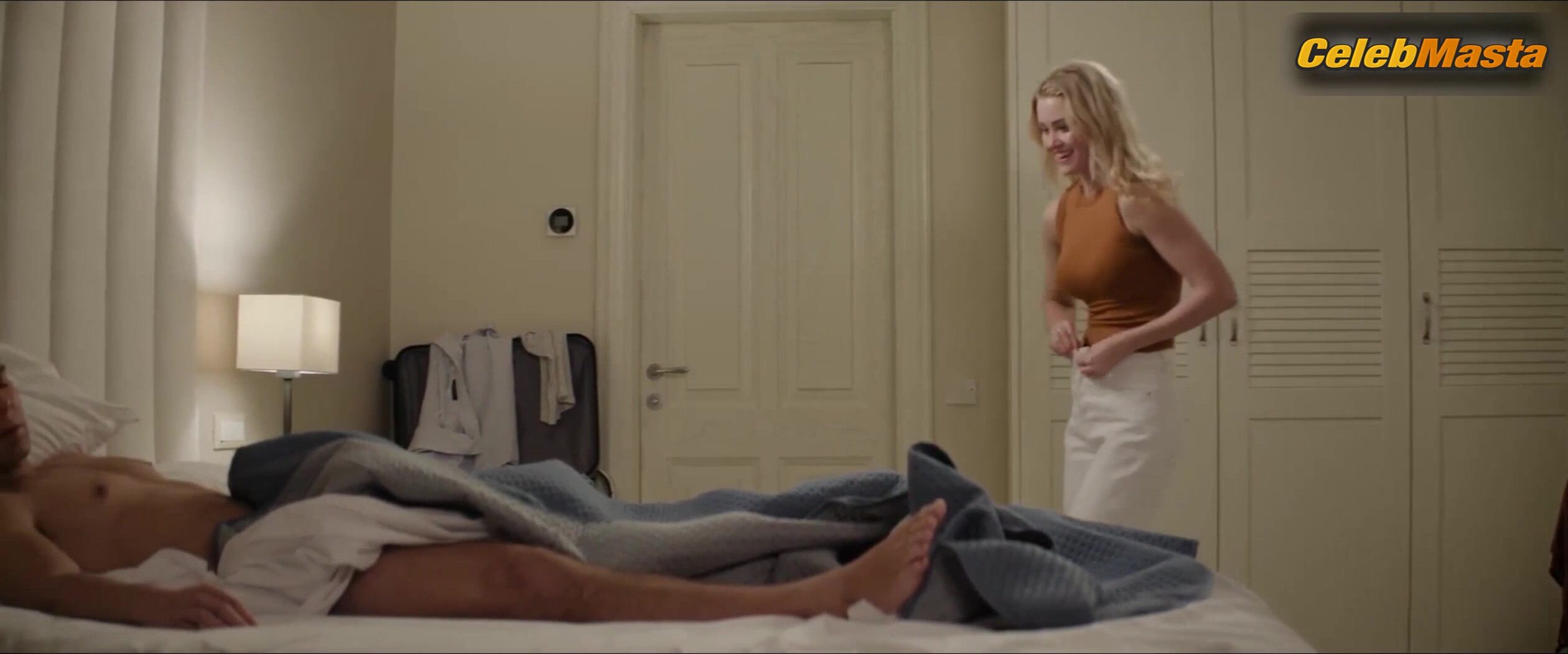 Sabrina Bartlett Virginia Gardner And ’s Underwear - Photo 1 of 5