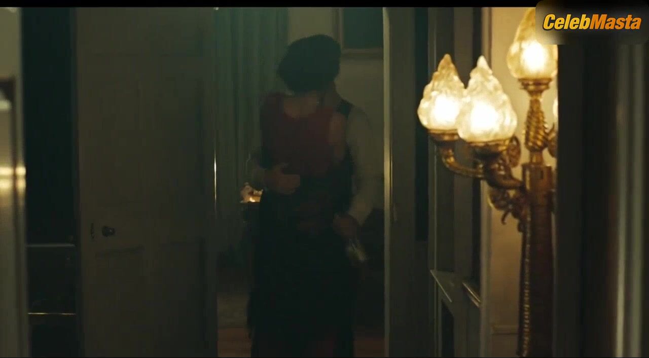 Gaite Jansen Bares Boobs Scene In Peaky Blinders - Photo 2 of 5 photo 1