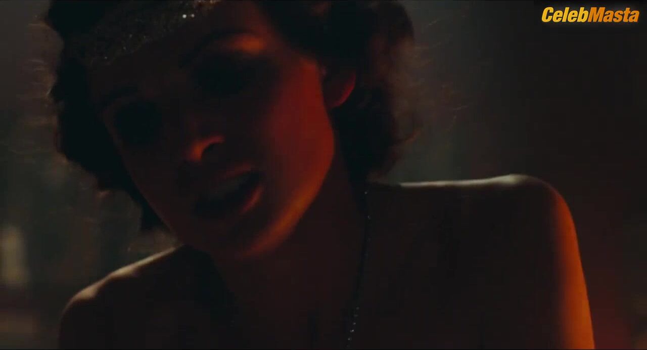 Gaite Jansen Bares Boobs Scene In Peaky Blinders - Photo 2 of 5 photo 5