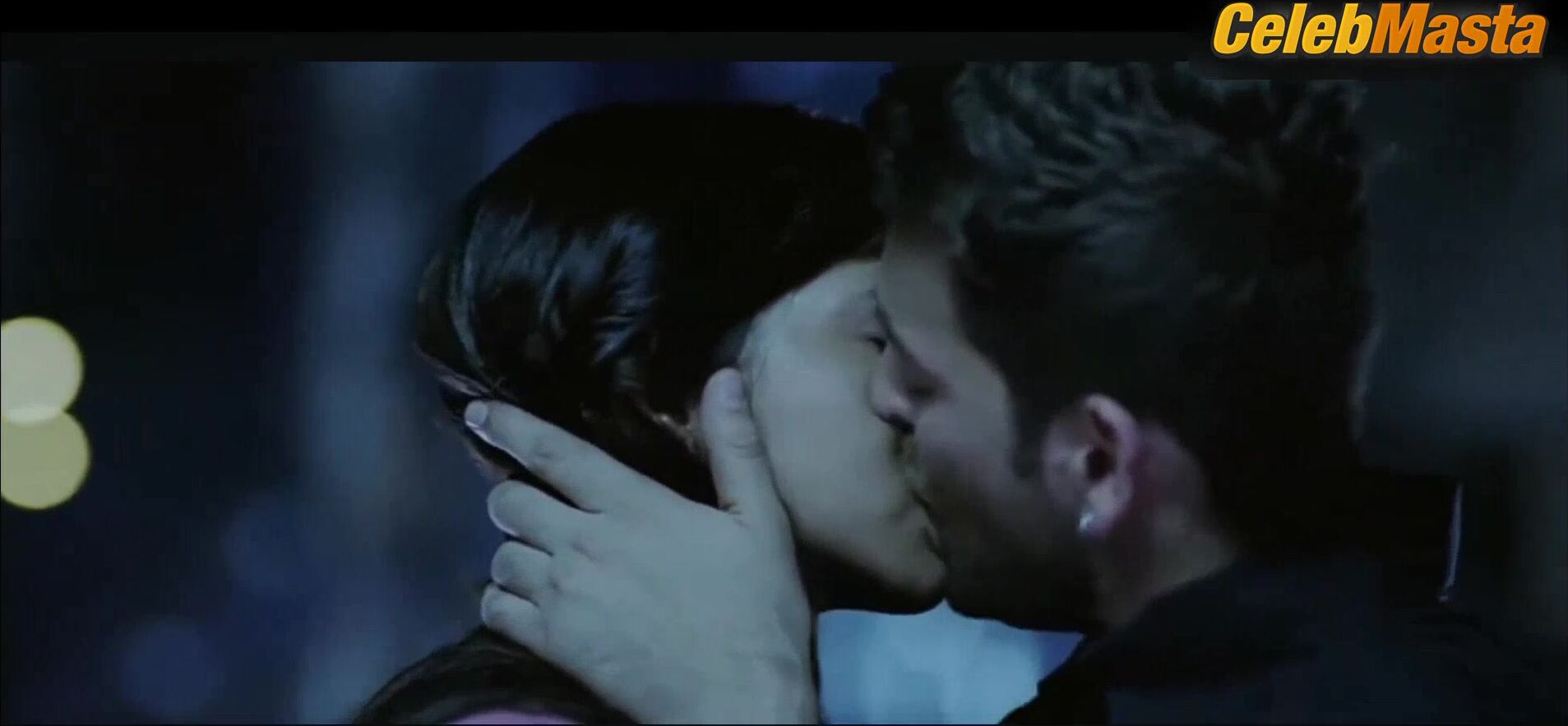 Deepika Padukone Sexy Scene From Lafangey Parindey - Photo 5 of 5 photo 2