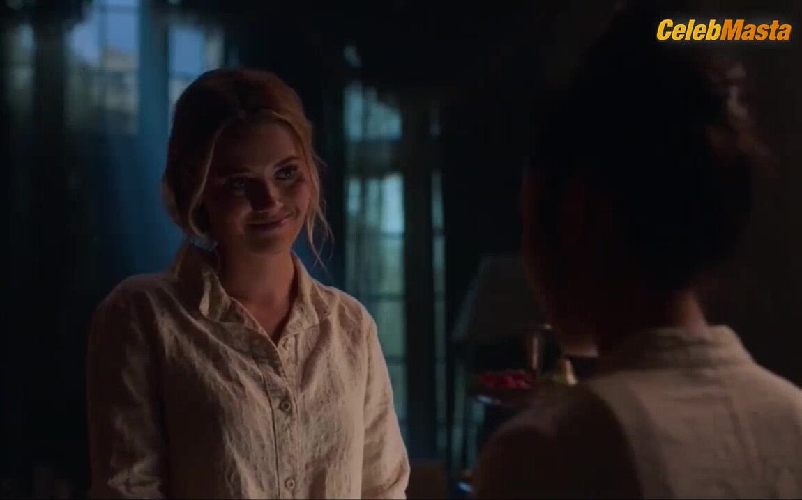Lyrica Okano Virginia Gardner And Have Lesbian Scene In - Photo 2 of 5