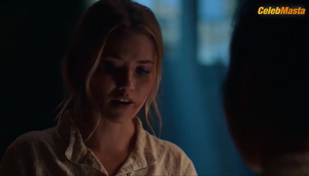 Lyrica Okano Virginia Gardner And Have Lesbian Scene In - Photo 2 of 5 photo 4