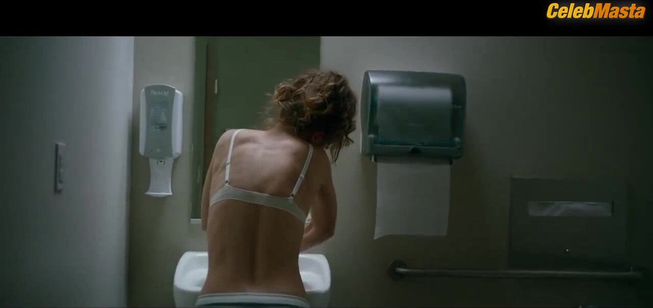 Haley Lu Richardson Swimsuit Scene From Five Feet Apart - Photo 1 of 5