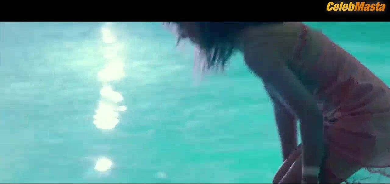 Haley Lu Richardson Swimsuit Scene From Five Feet Apart - Photo 1 of 5 photo 4