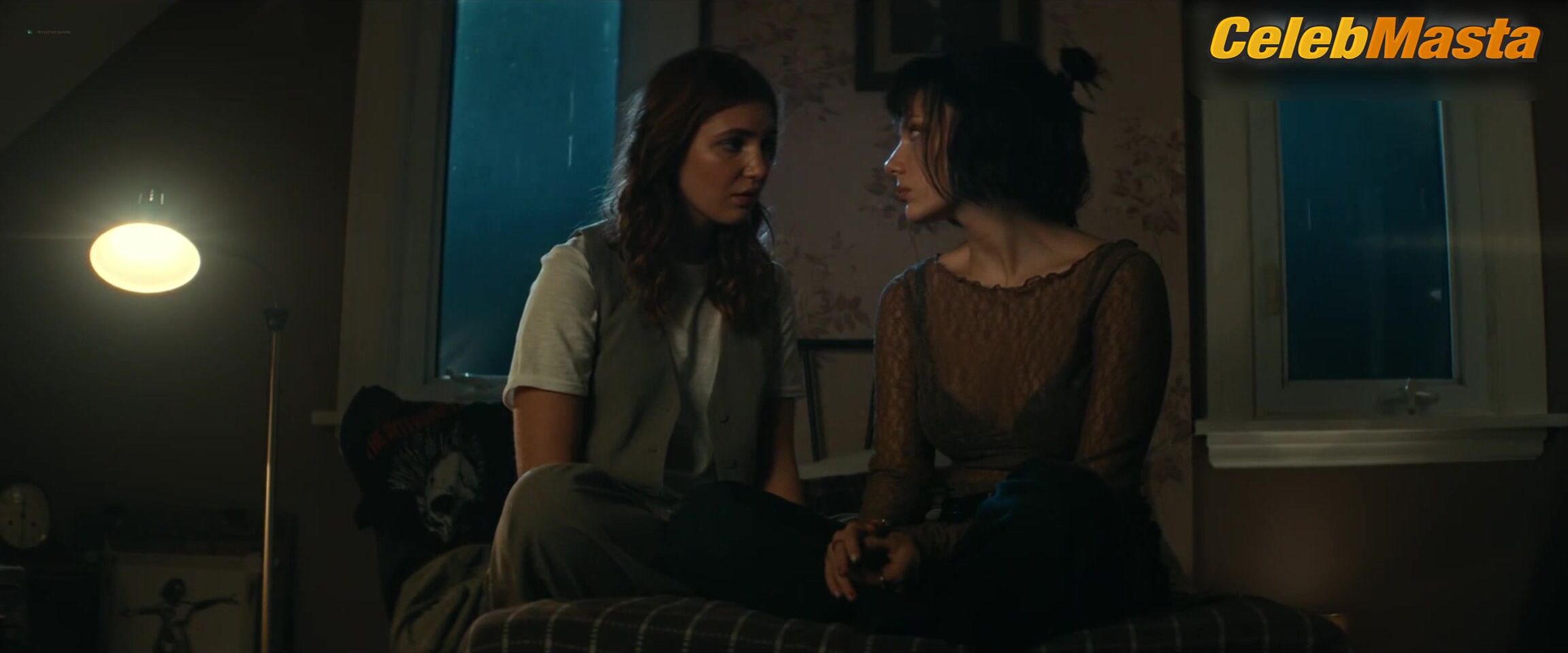 Alissa Skovbye Sophie Nelisse, Dafne Keen And Sexy Scene - Photo 2 of 5 photo 5