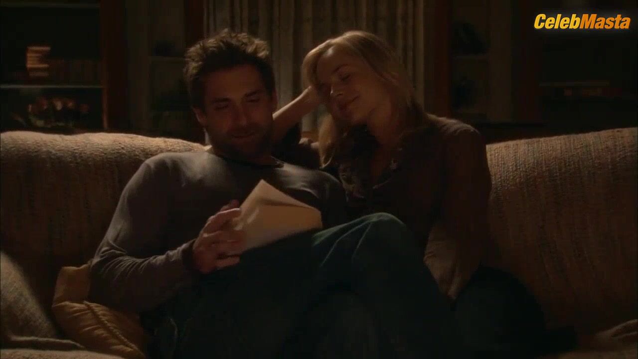 Julie Benz Shows Off Hot Scene In Circle Of Friends - Photo 2 of 5 photo 1
