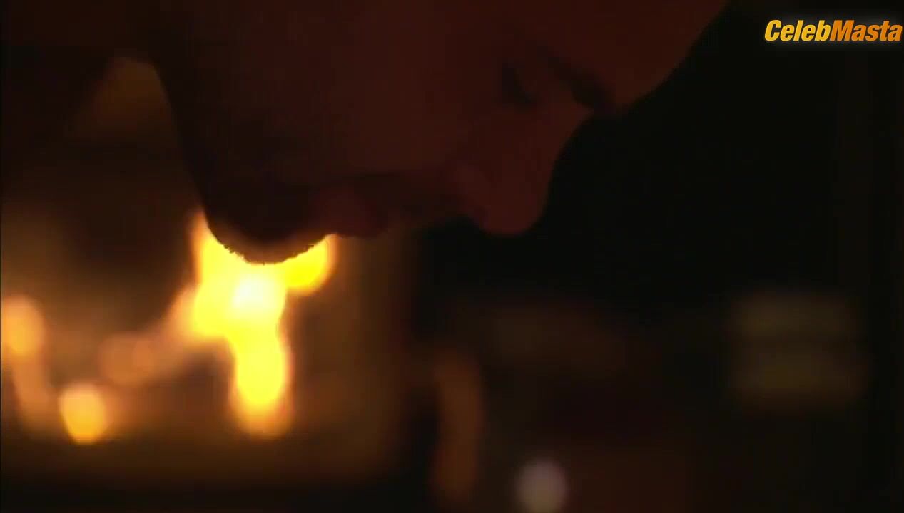 Julie Benz Shows Off Hot Scene In Circle Of Friends - Photo 2 of 5 photo 4