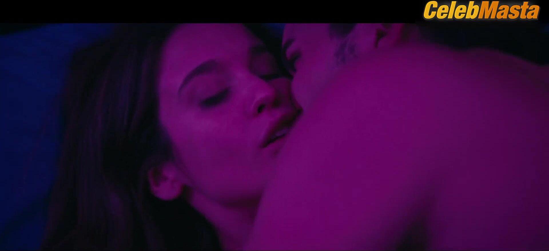 Maria Pedraza ’s Sexy Scene In Poliamor Para - Photo 1 of 5 photo 4