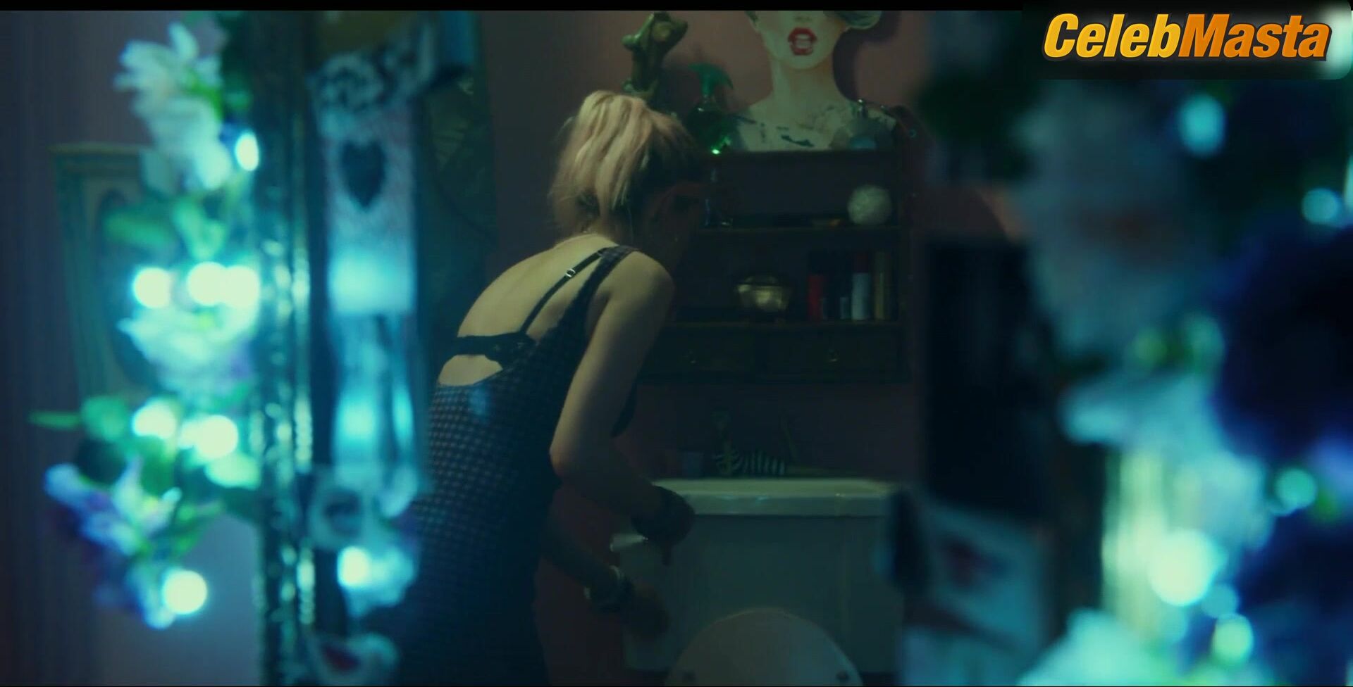 Emma Mackey ’s Sultry Scene In Sex Education - Photo 1 of 5 photo 4