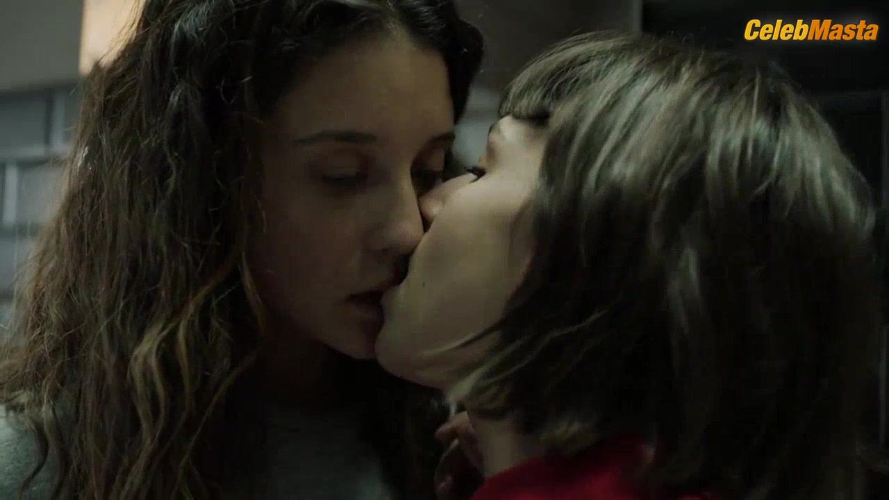 Maria Pedraza Bares Lesbian Scene In La Casa De Papel - Photo 1 of 5 photo 4