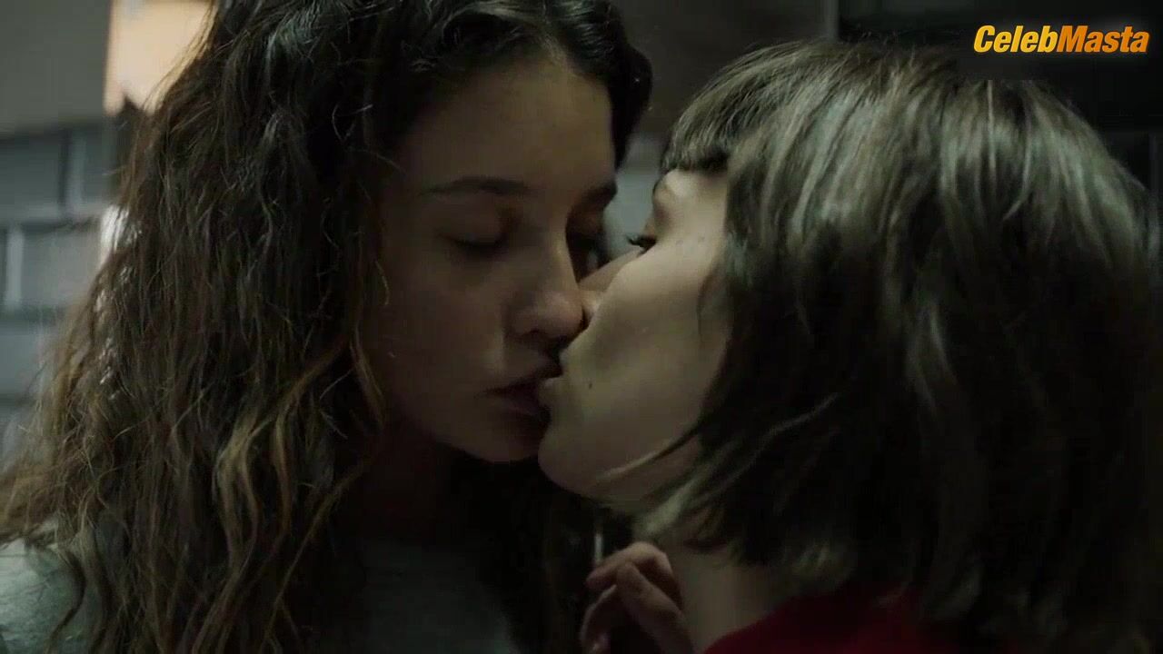 Maria Pedraza Bares Lesbian Scene In La Casa De Papel - Photo 1 of 5 photo 5