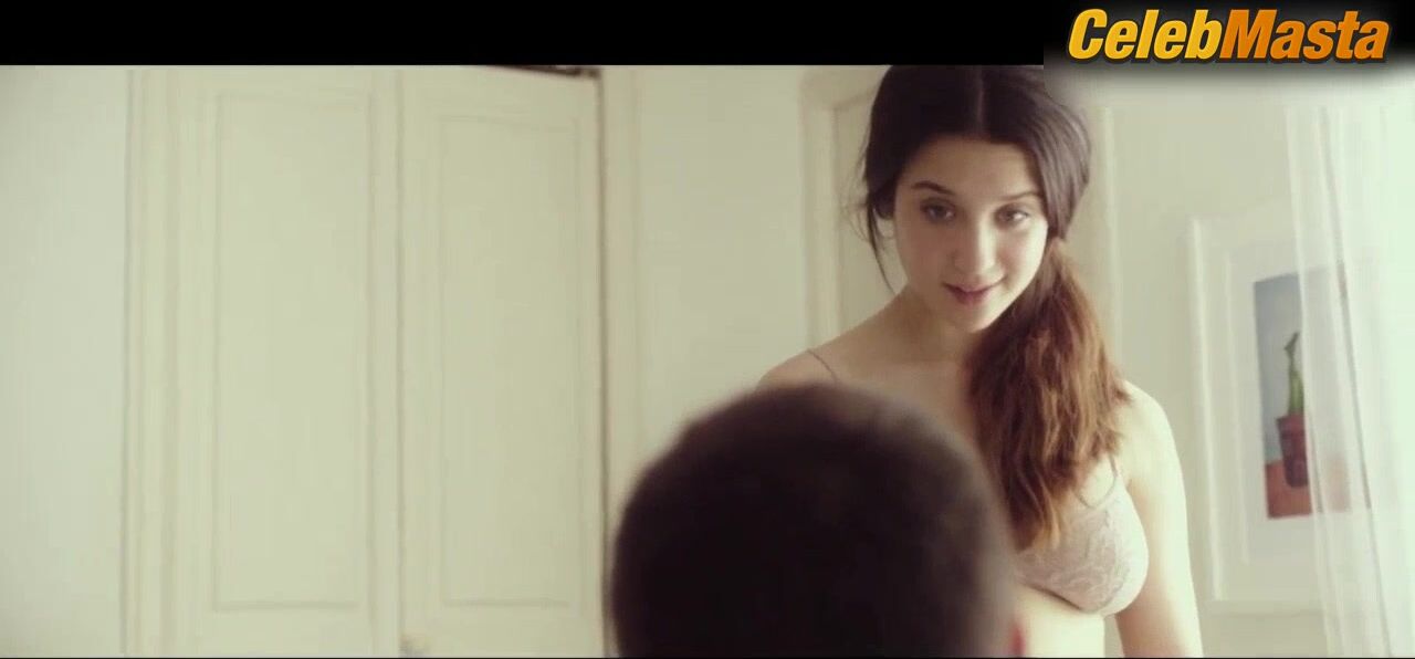 Maria Pedraza Underwear Scene In Amar Film - Photo 1 of 5 photo 2