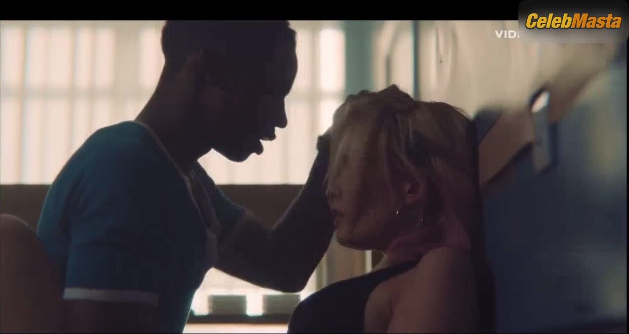 Emma Mackey Reveals Sexy Scene In Sex Education - Photo 2 of 5 photo 5