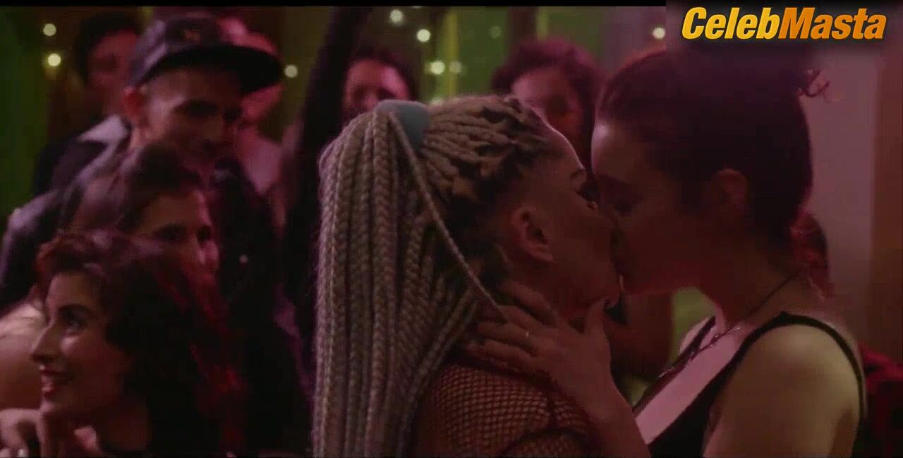 Maria Pedraza ’s Lesbian Scene In Elite - Photo 1 of 5 photo 4