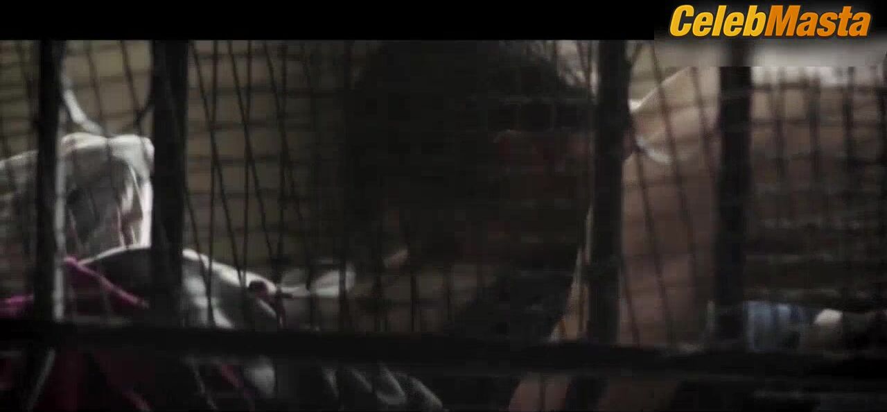 Maria Pedraza ’s Booty Scene In Amar - Photo 2 of 5 photo 4